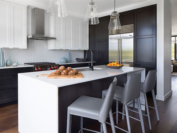 Shaker kitchen cabinet